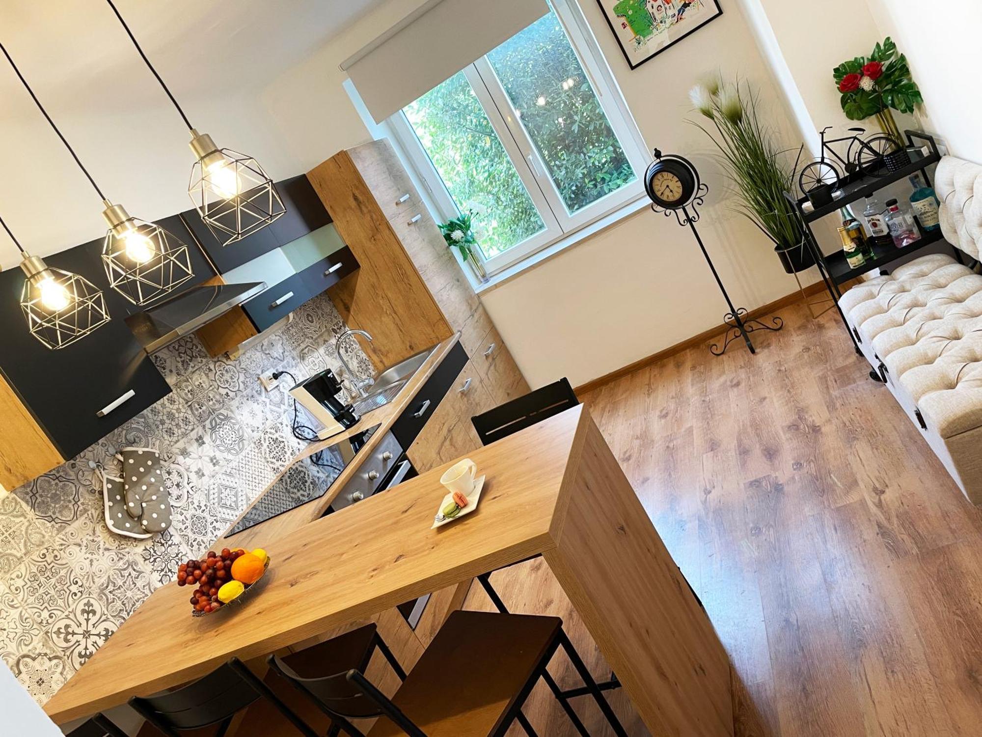 Cute Apartment In Rijeka Near Beach With Parking Kültér fotó